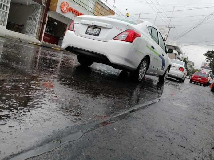 Invita Protección Civil Municipal a tomar medidas de precaución al manejar con lluvias