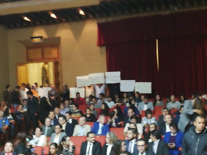 Se manifiesta SUEUM durante evento de la Entrega de la Presea Ignacio Chávez a estudiantes