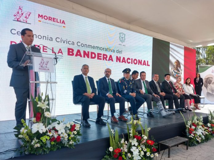Encabeza Morón Orozco ceremonia cívica conmemorativa a el Día de la Bandera