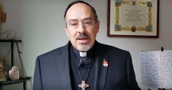 Sacerdote asegura que movimiento feminista es 