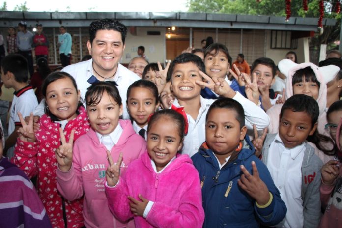 Potenciar infraestructura educativa de Michoacán, objetivo de Toño Madriz