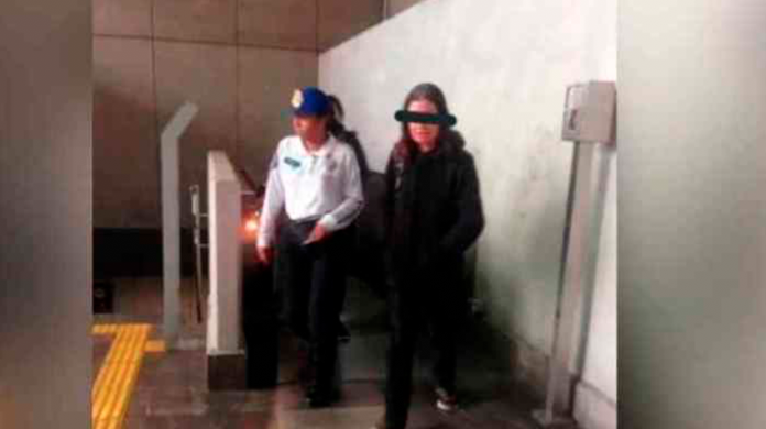 CDMX: Mujer es detenida en el metro por tocar los genitales de pasajero