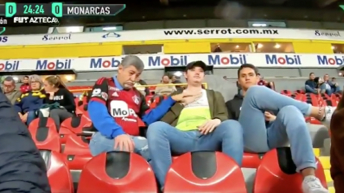 Viral: Conoce a Don Pepe, fan del futbol invidente a quien su nieto le narra los partidos