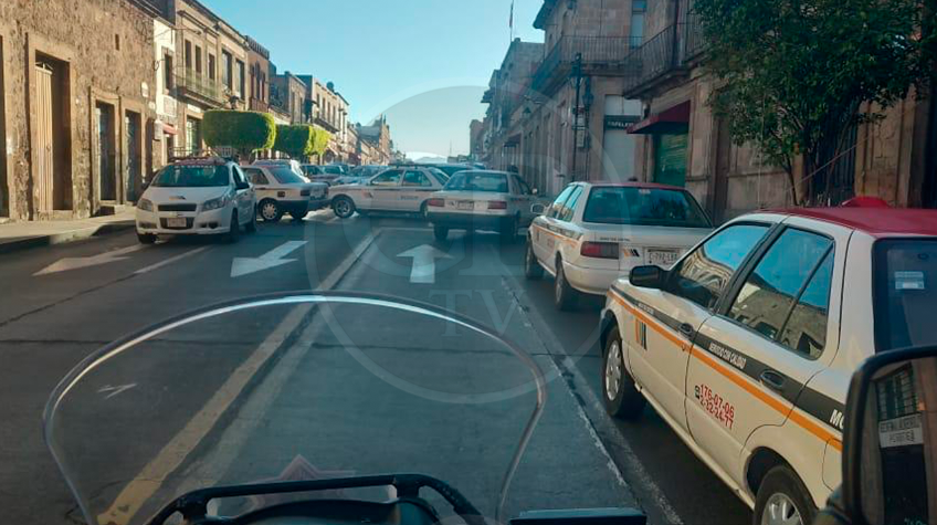 Transportistas se apoderan de la zona centro de Morelia Transportistas se apoderan de la zona centro de Morelia