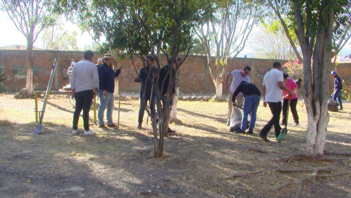 Vecinos de la Col. Adolfo López Mateos se organizan para restablecer área abandonada