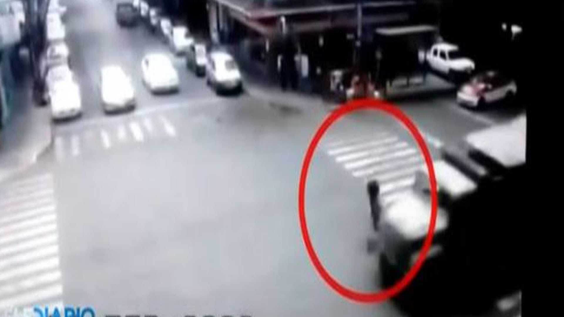 VIDEO (+18): Ciclista muere tras ser atropellado por camión militar VIDEO (+18): Ciclista muere tras ser atropellado por camión militar