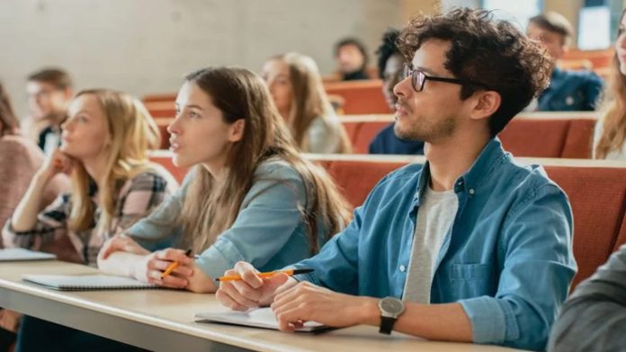Federación lanza convocatoria de becas para Universitarios