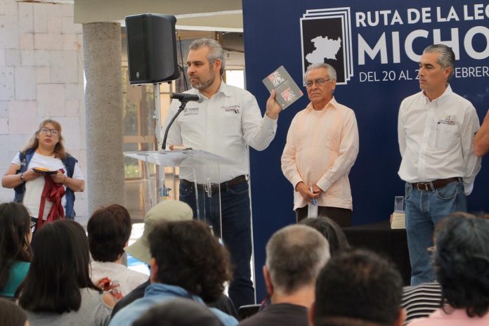 Alfredo Ramírez propone al FCE editar libros de autores michoacanos
