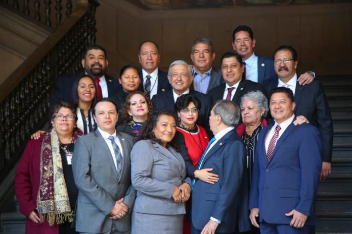 Invita Paco Huacus al presidente de México a la conmemoración de la Constitución de Apatzingán