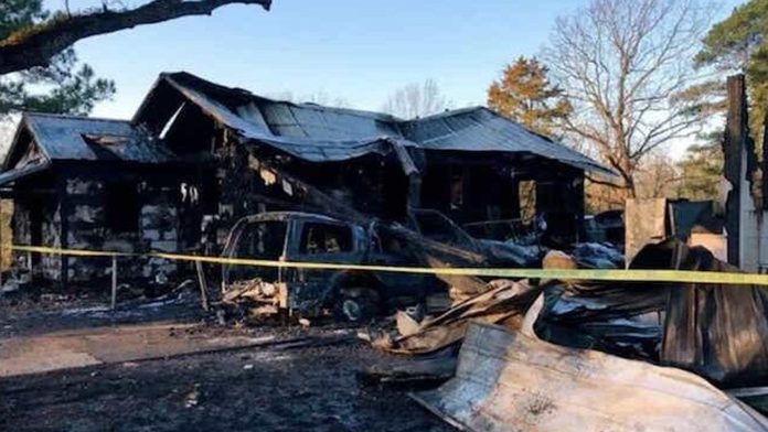 Mueren calcinados una mujer y sus seis hijos en incendio