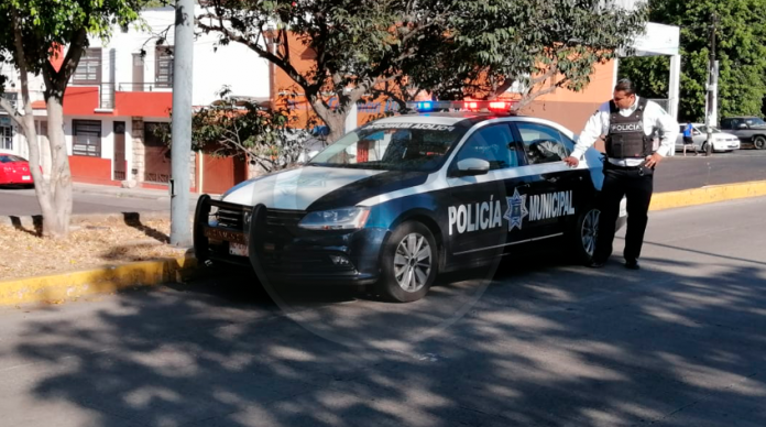 Morelianos detienen a hombre que asaltó a una mujer
