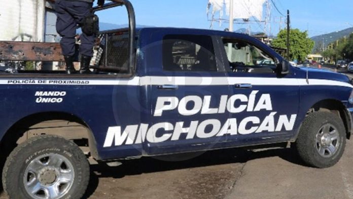 Muere mujer policía al caer de patrulla dentro del cuartel de Uruapan