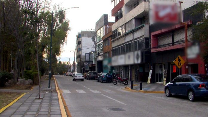 Locatarios del bulevar García de León, se quejan de los bares por ocupar calles completas como estacionamiento