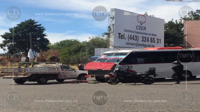 Colisiona Ruta 1 y camioneta sobre periférico norte de Morelia