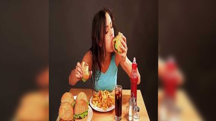 Estudio afirma que mujeres aceptan citas para comer gratis