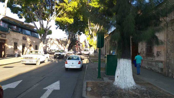 Demasiado oscura la avenida Francisco I. Madero poniente, locatarios se quejan