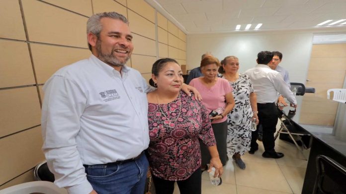 Alfredo Ramírez ofrece apoyo a productores de adobera para obtener denominación de origen