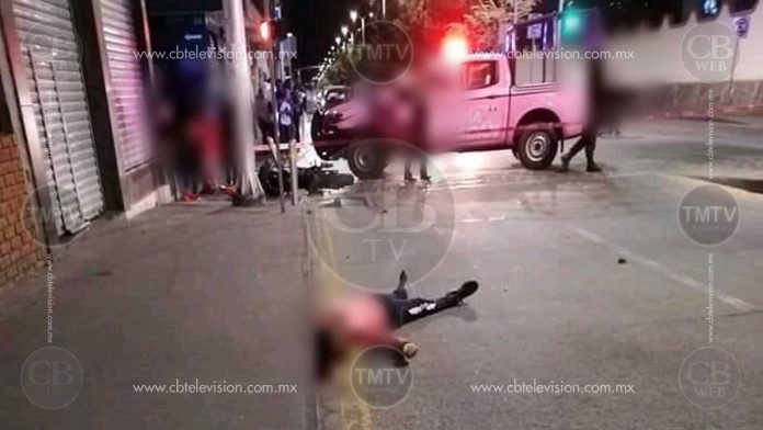 Motociclista pierde la vida al chocar con una auto en Zitácuaro