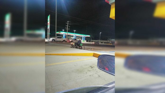 Abuelito que vendía solo dos elotes al día logra vender su mercancía gracias a redes sociales