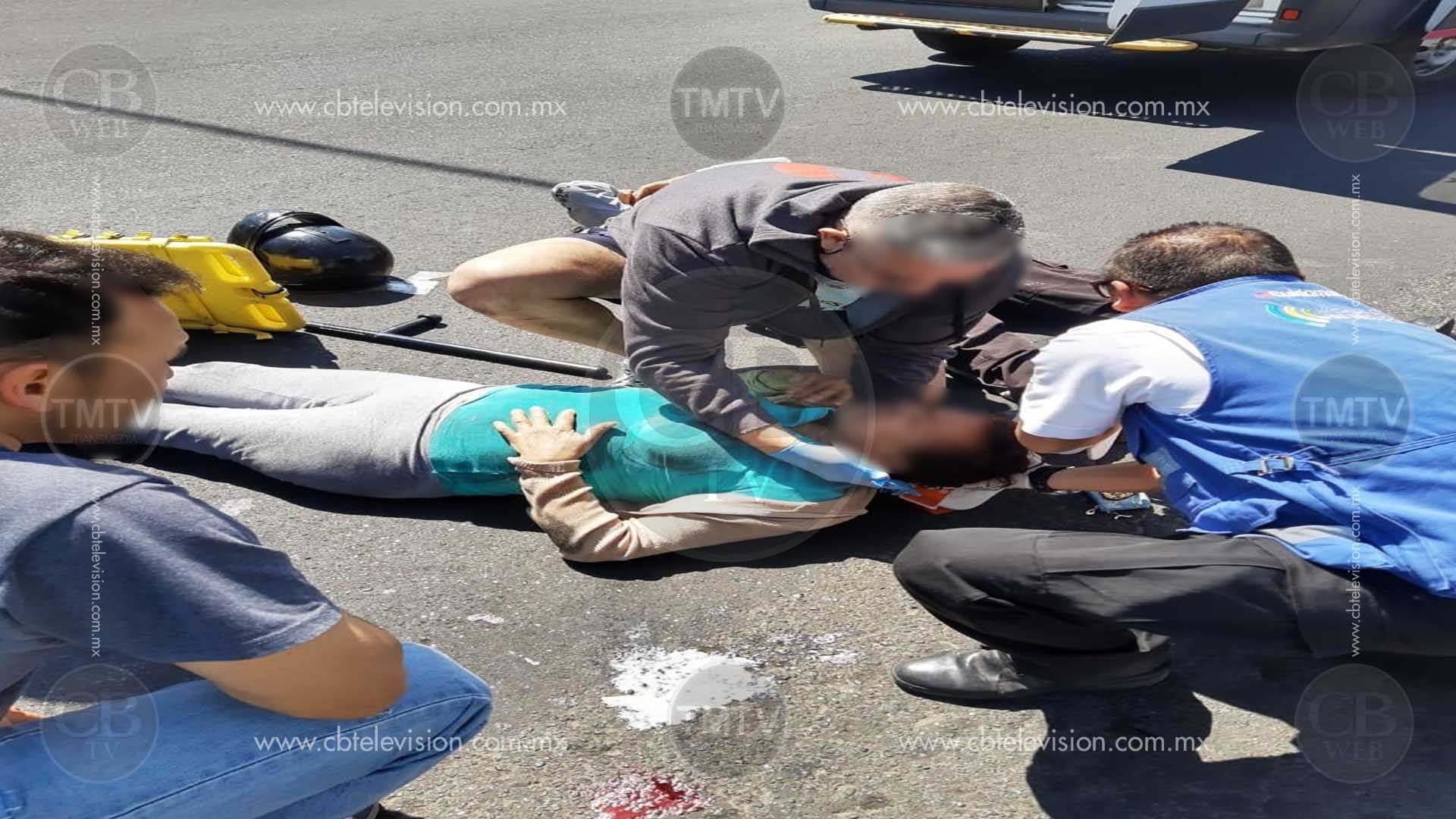 Motocicleta arrolla a una mujer a unos pasos de Casa de Gobierno Motocicleta arrolla a una mujer a unos pasos de Casa de Gobierno