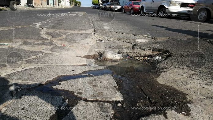 Se forman dos pozos que ponen en riesgo a los vecinos de la colonia Obrera