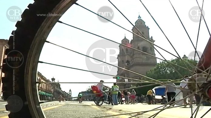 No es exhibicionismo; está mal juzgar de esa forma a ciudadanos que asisten a la ciclovía: Bicivilízate