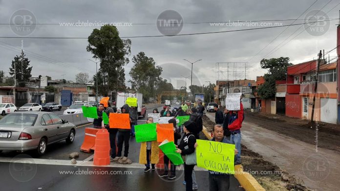 Por perdidas económicas, se manifiestan locatarios de la Av Madero Poniente
