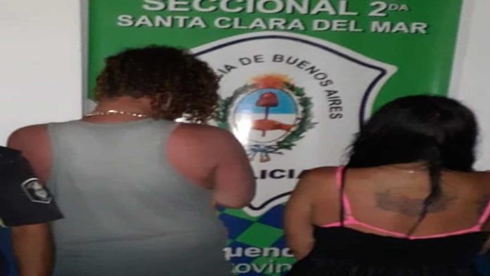 Pareja enterró a su hija de 2 años en la arena para tener sexo en el mar