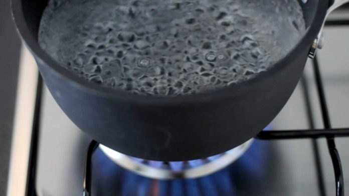 Muere bebé tras caerle olla con agua hirviendo