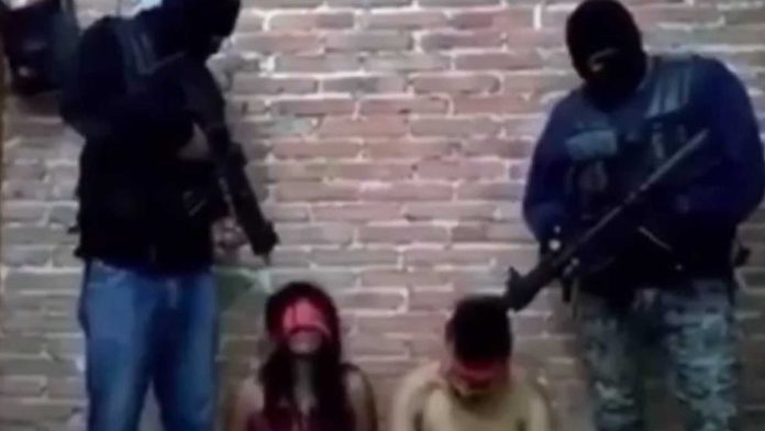Video: “Guerreros Unidos” interroga y ejecuta a presuntos responsables de ataque en jaripeo