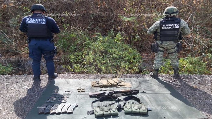Sedena asegura un arma larga, cartuchos y un vehículo en Tiquicheo