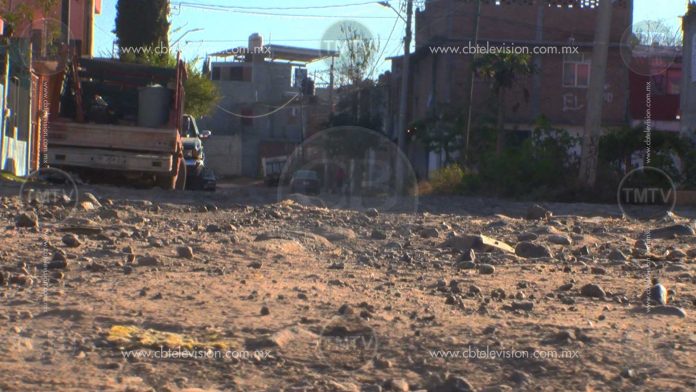La colonia 3 de agosto de Morelia tiene calles sin pavimentar; vecinos exigen solución