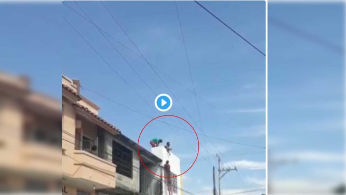 VIDEO (+18): Albañiles se electrocutan y mueren mientras trabajaban