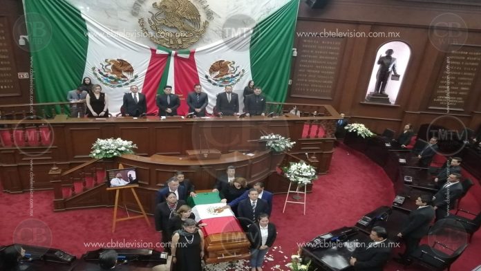 En una emotiva ceremonia se dio el último adiós al diputado Erik Juárez Blanquet
