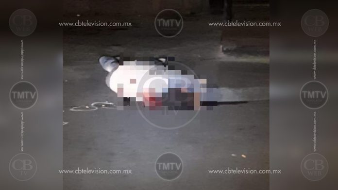 Un muerto y una mujer herida a balazos afuera de bar de Morelia