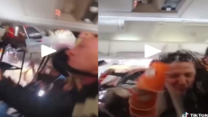 Video: Avión cae al mar y el momento queda grabado en Tik Tok