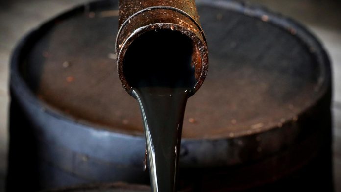 Baja el precio del petróleo en México, se desploma a los 18.78 dólares