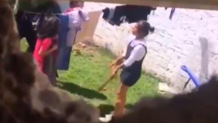 DIF rescata a niñas golpeadas por su madre con un palo