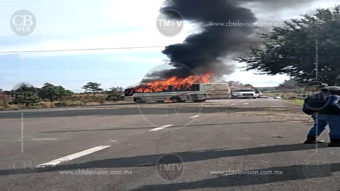 Videos: Queman autobuses en Pomocuaran