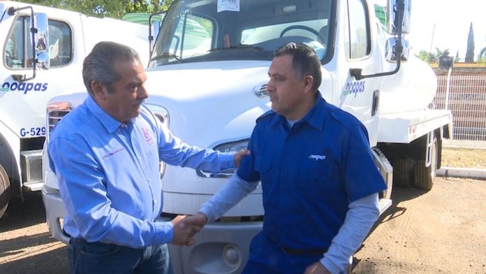 Encabeza Raúl Morón entrega de 8 pipas y un camión hidroneumático a Ooapas