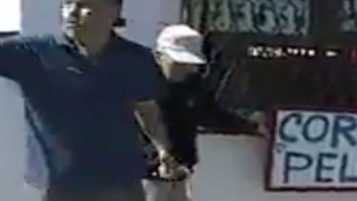 Video: Captan a hombre maltratando a abuelito en la calle