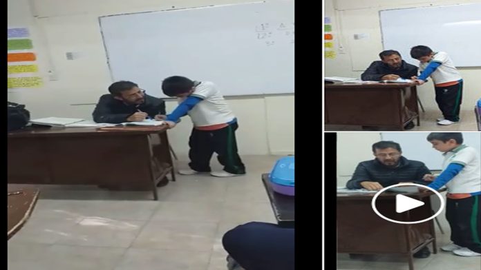 Video: Profesor ayuda con su tarea al hijo de una de sus alumnas y se vuelve viral