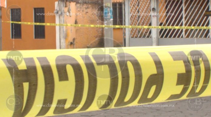 Michoacán: Sicarios ingresa a una vivienda y balean a pareja; la fémina sobrevive