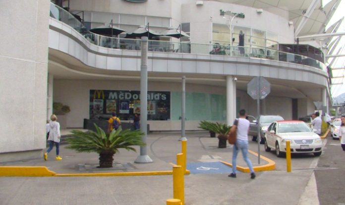 Plazas laboran normal, ciudadanos opinaron que deberían tomar medidas de precaución