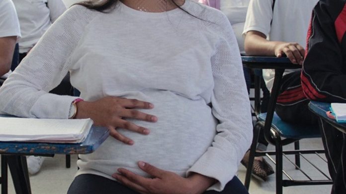 En México: Destituyen a profesor que procreó hijos con 6 alumnas