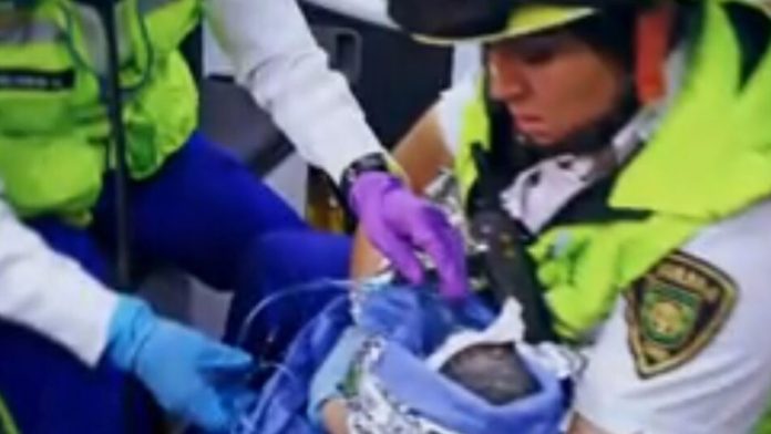 Localizan a bebé sin vida en la basura; podría ser gemelo de recién nacida rescatada de entre paredes