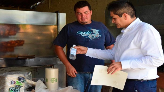 ARTURO HERNÁNDEZ DISTRIBUYE MATERIALES Y RECOMENDACIONES PARA PREVENIR EL CONTAGIO DE CORONAVIRUS