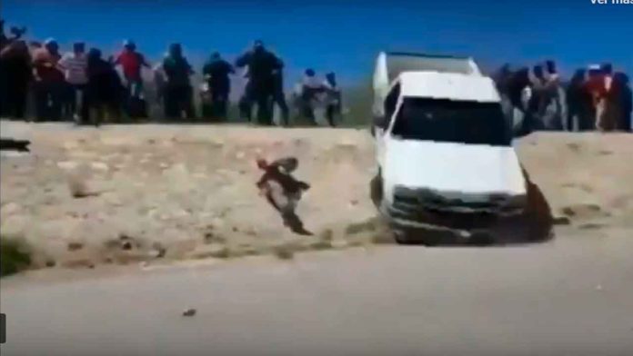 Video: Momento en que pick up de CFE atropella a manifestante