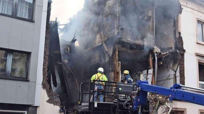 Hombre intenta suicidarse y provoca explosión; sobrevivió pero 21 vecinos murieron