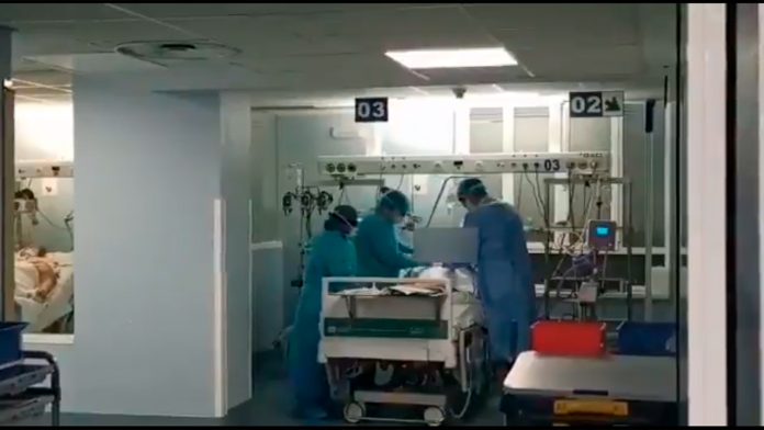 Video: conmovedor momento en el que extuban a un paciente de coronavirus en España